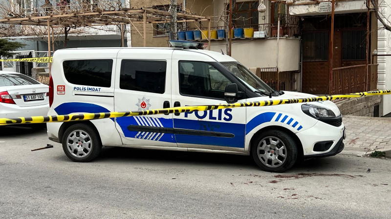 Niğde'de Polislere Keser ve Bıçakla Saldırı 