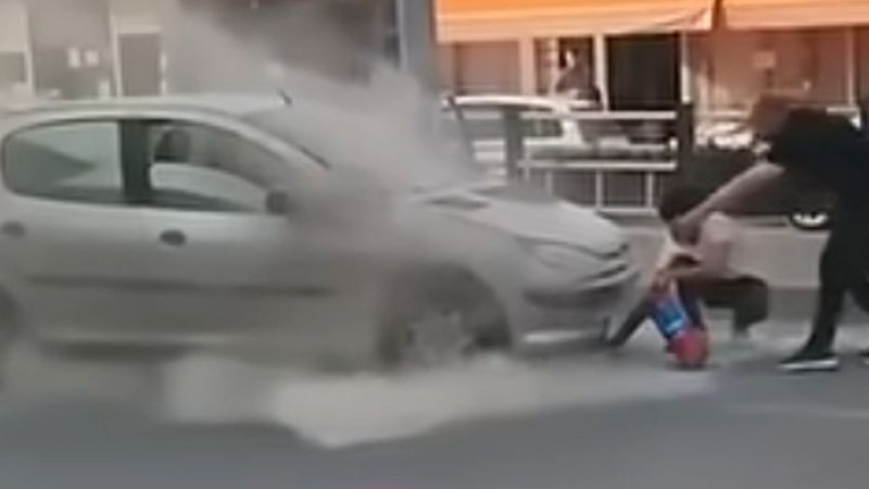 Niğde'de Otomobil Seyir Halindeyken Yanmaya Başladı 